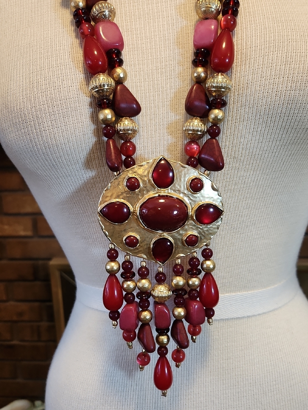Chicos NWT Gold-Tone Necklace with Red Beaded Pendant Medallion Statement - Picture 2 of 10